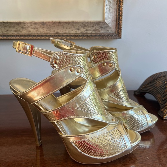 Aldo Gold Fancy 5 inch Heels - Picture 1 of 8